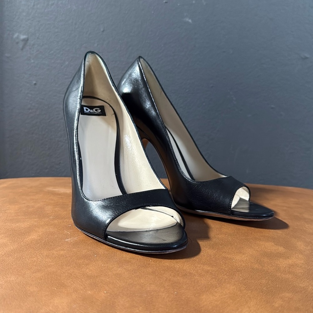 D&G open toe heels. In great condition!